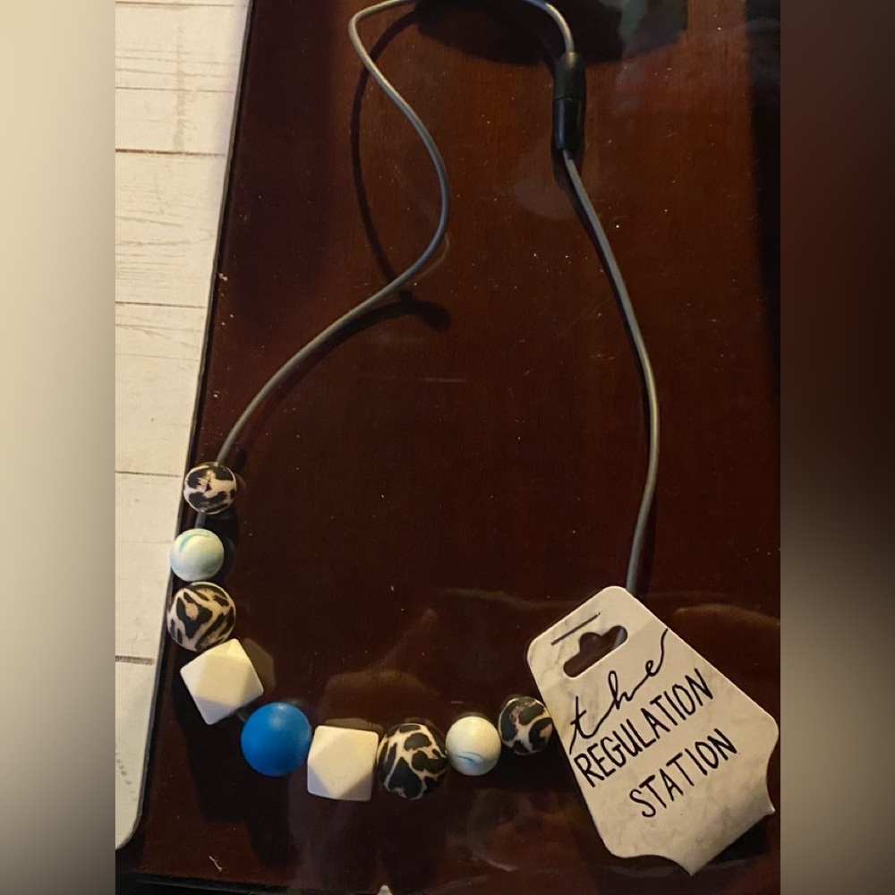 Silicone nursing/breastfeeding necklace (New)